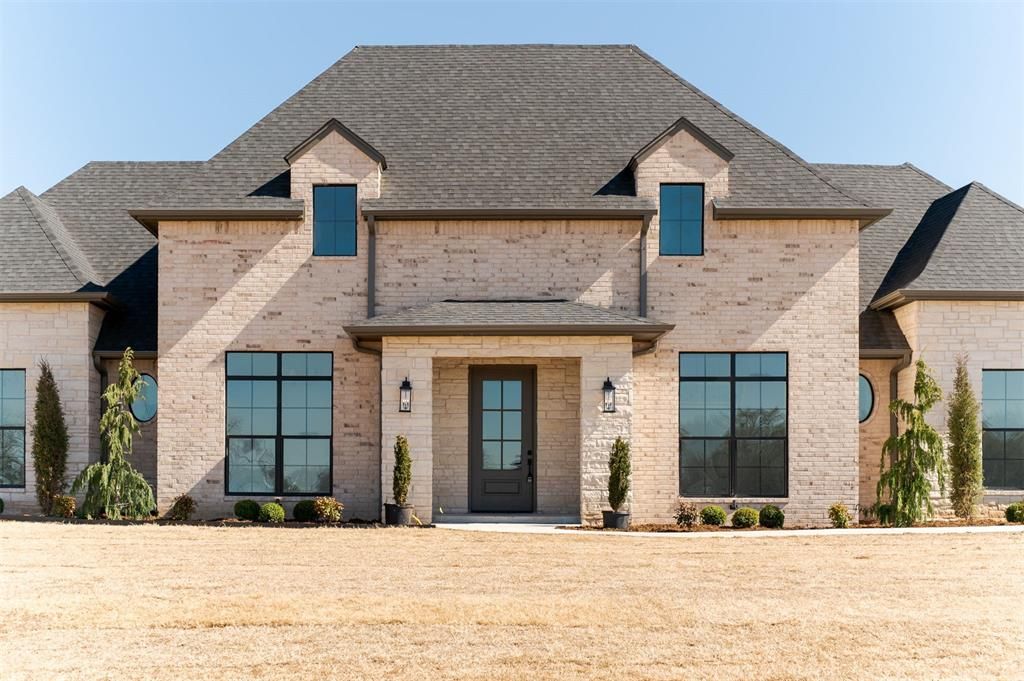Image 2 of property listing at 2439 Friend Circle, Chickasha, OK 73018