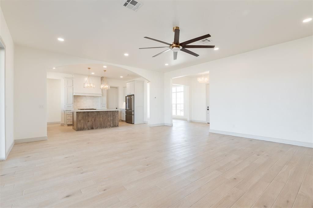 Image 12 of property listing at 2439 Friend Circle, Chickasha, OK 73018