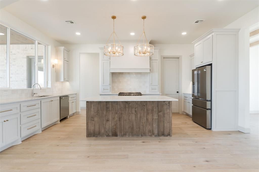 Image 14 of property listing at 2439 Friend Circle, Chickasha, OK 73018
