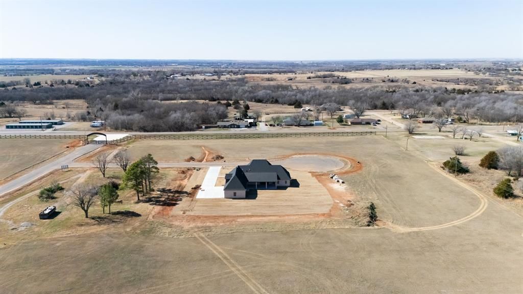 Image 37 of property listing at 2439 Friend Circle, Chickasha, OK 73018