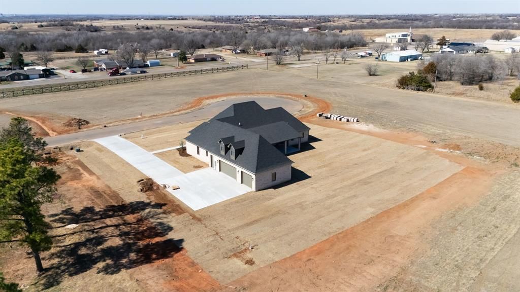 Image 38 of property listing at 2439 Friend Circle, Chickasha, OK 73018