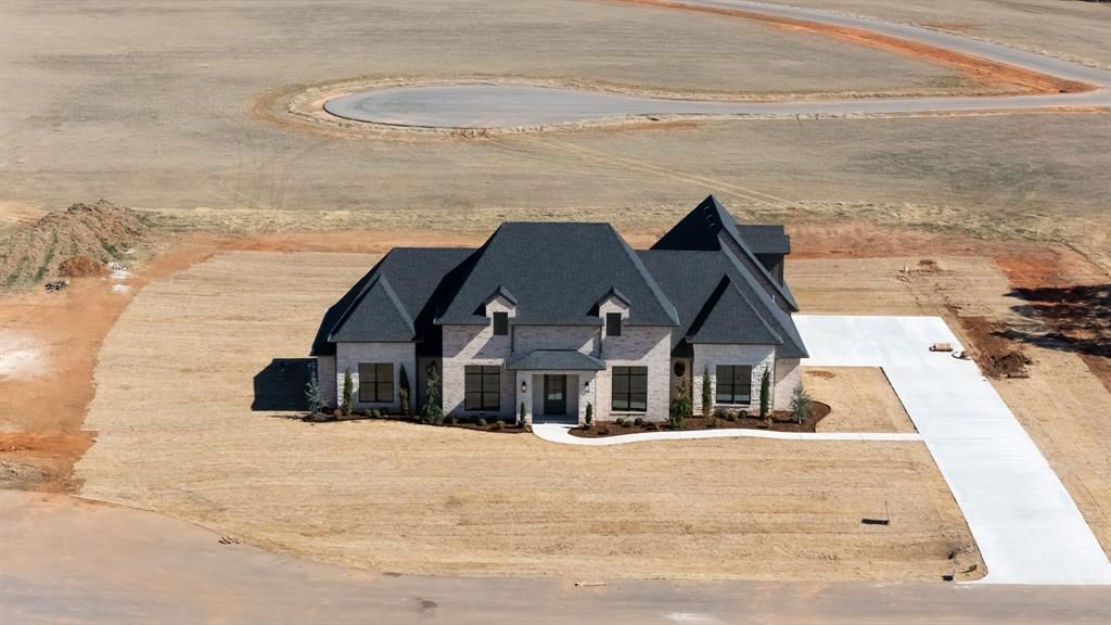 Image 39 of property listing at 2439 Friend Circle, Chickasha, OK 73018