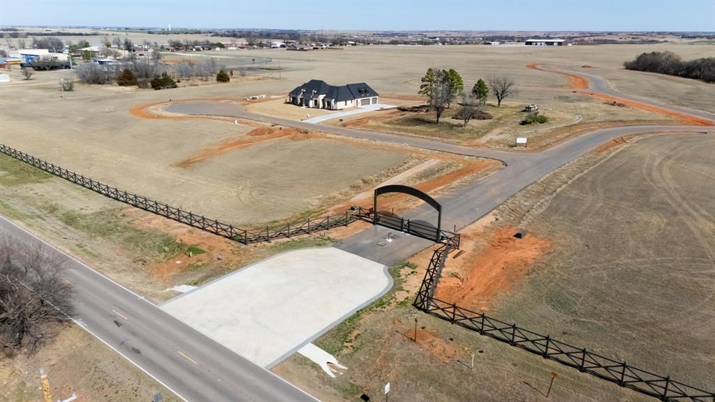 Image 40 of property listing at 2439 Friend Circle, Chickasha, OK 73018