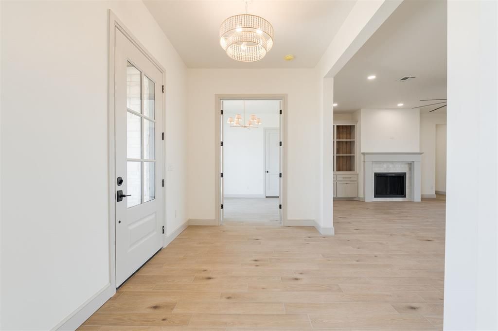 Image 5 of property listing at 2439 Friend Circle, Chickasha, OK 73018