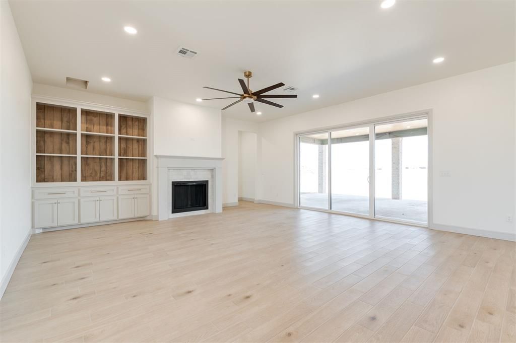 Image 10 of property listing at 2439 Friend Circle, Chickasha, OK 73018