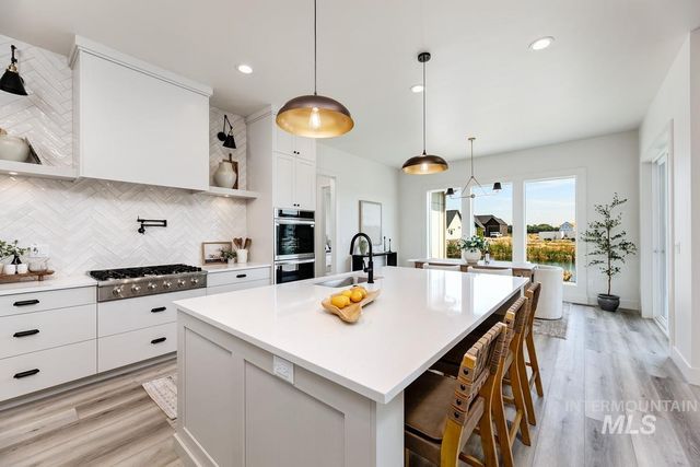 545 Midpoint Ave, Middleton, ID 83644