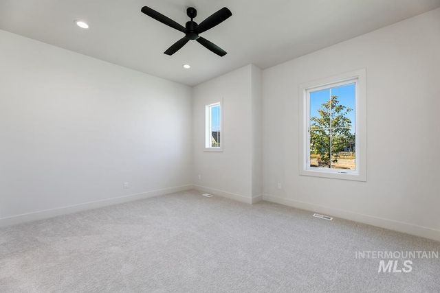545 Midpoint Ave, Middleton, ID 83644