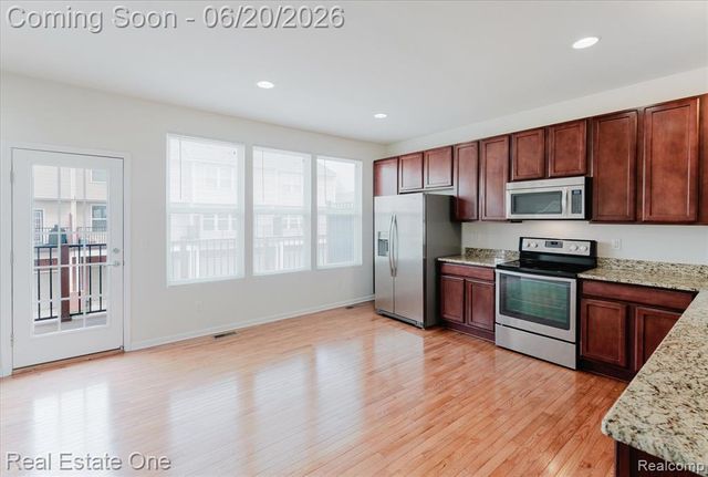 27848 Hopkins Drive, Novi, MI 48377