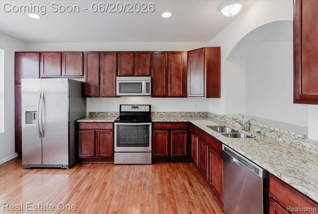27848 Hopkins Drive, Novi, MI 48377