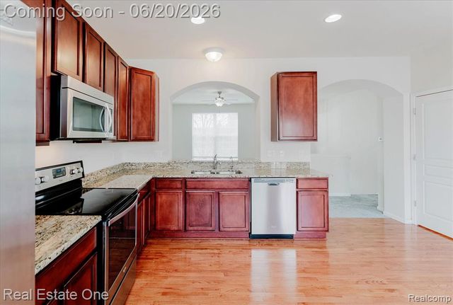 27848 Hopkins Drive, Novi, MI 48377