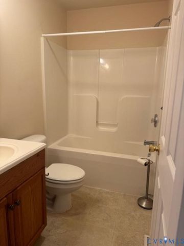 1003 S Glebe Rd, Montross, VA 22520