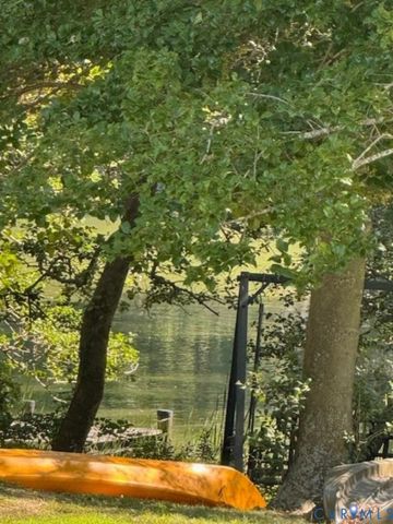 1003 S Glebe Rd, Montross, VA 22520