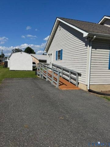 1003 S Glebe Rd, Montross, VA 22520