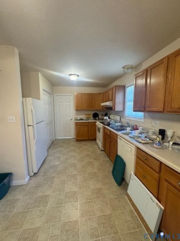 1003 S Glebe Rd, Montross, VA 22520