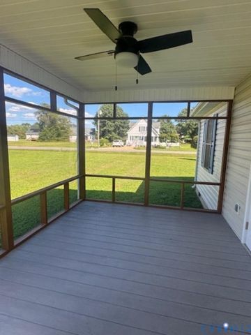 1003 S Glebe Rd, Montross, VA 22520