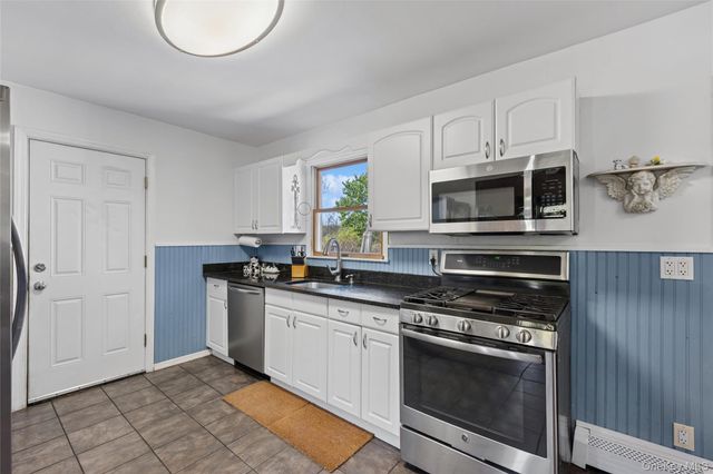 106 S Country Road, Westhampton Beach, NY 11978