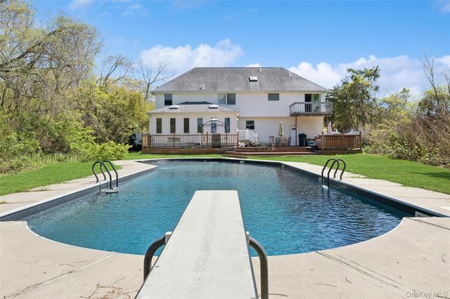 106 S Country Road, Westhampton Beach, NY 11978