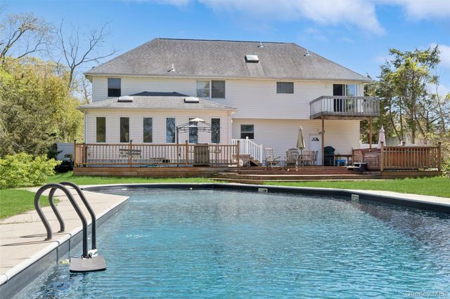 106 S Country Road, Westhampton Beach, NY 11978