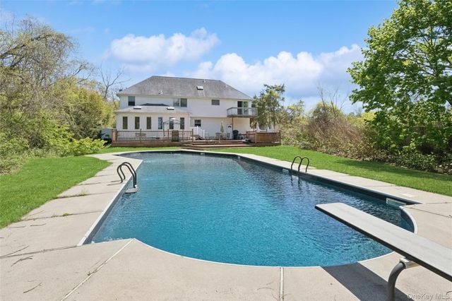 106 S Country Road, Westhampton Beach, NY 11978