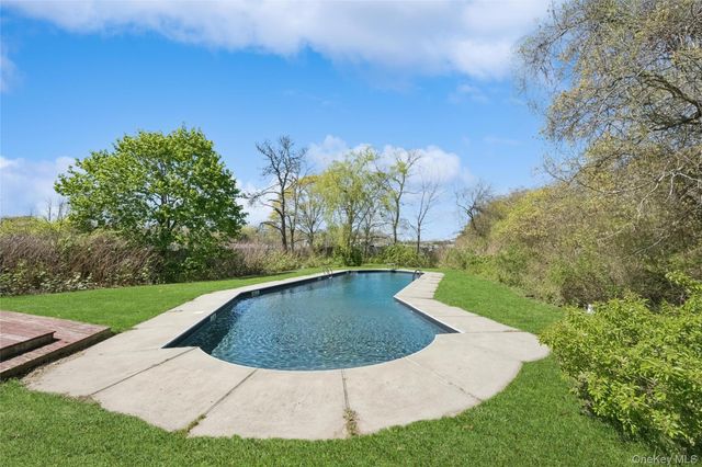 106 S Country Road, Westhampton Beach, NY 11978