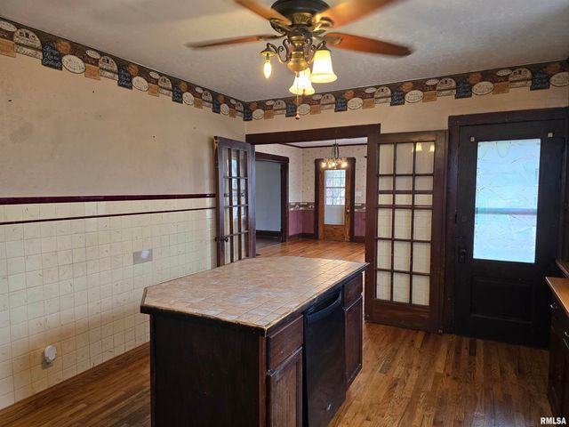 605 E CHESTNUT Street, Canton, IL 61520