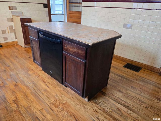 605 E CHESTNUT Street, Canton, IL 61520