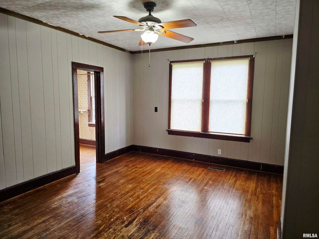 605 E CHESTNUT Street, Canton, IL 61520