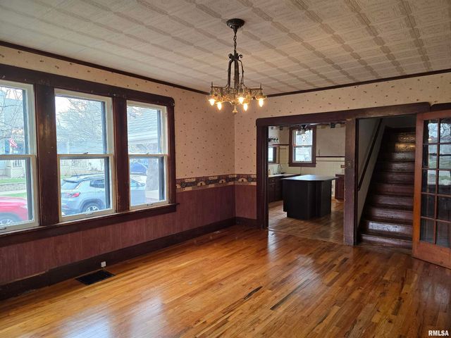 605 E CHESTNUT Street, Canton, IL 61520