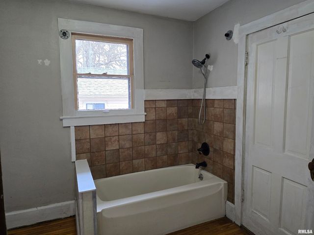 605 E CHESTNUT Street, Canton, IL 61520