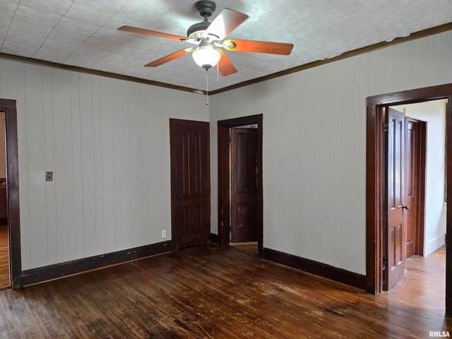 605 E CHESTNUT Street, Canton, IL 61520