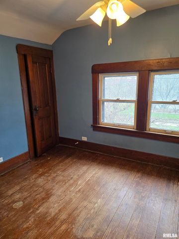 605 E CHESTNUT Street, Canton, IL 61520