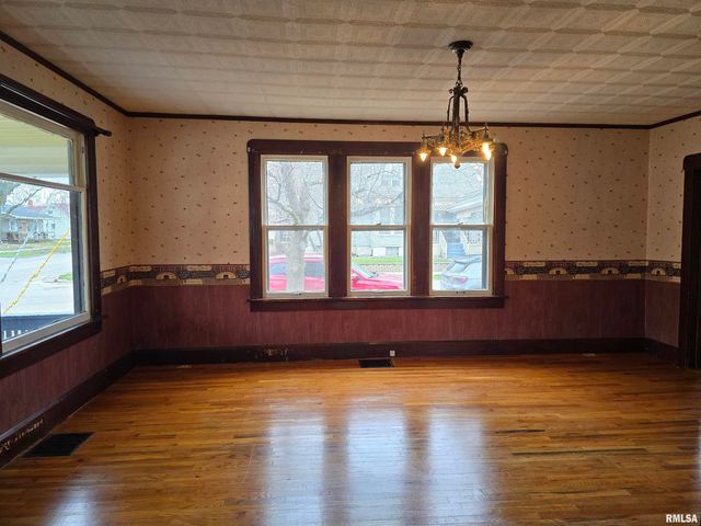 605 E CHESTNUT Street, Canton, IL 61520