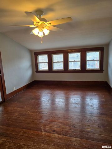 605 E CHESTNUT Street, Canton, IL 61520