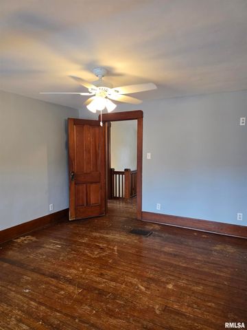 605 E CHESTNUT Street, Canton, IL 61520