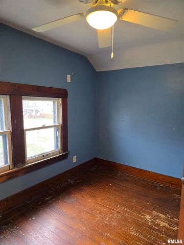 605 E CHESTNUT Street, Canton, IL 61520