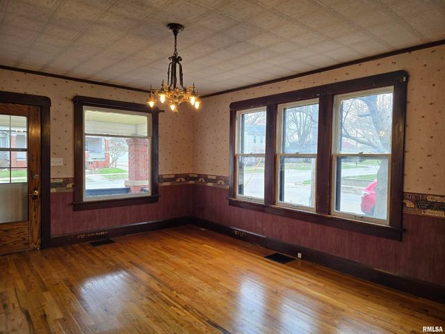 605 E CHESTNUT Street, Canton, IL 61520