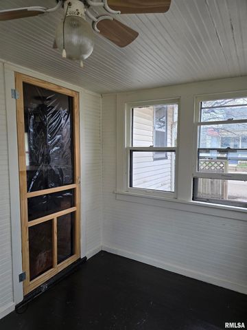 605 E CHESTNUT Street, Canton, IL 61520