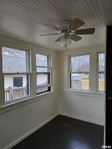 605 E CHESTNUT Street, Canton, IL 61520