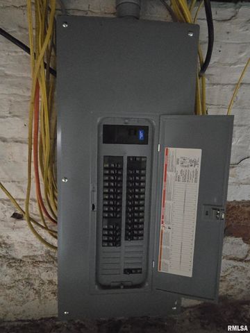 605 E CHESTNUT Street, Canton, IL 61520