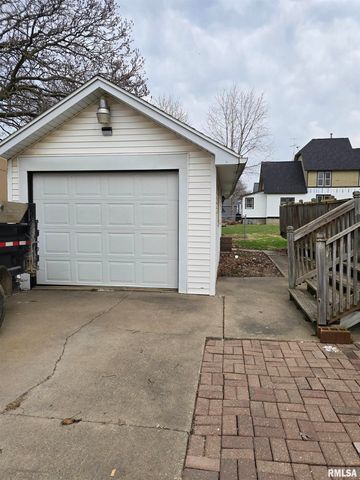 605 E CHESTNUT Street, Canton, IL 61520