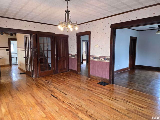 605 E CHESTNUT Street, Canton, IL 61520