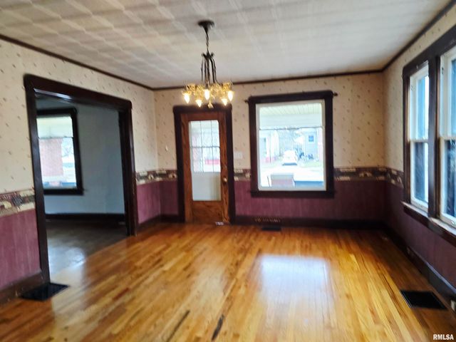 605 E CHESTNUT Street, Canton, IL 61520