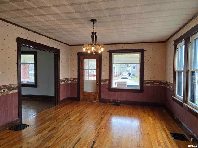 605 E CHESTNUT Street, Canton, IL 61520