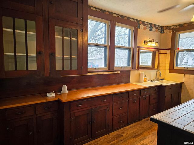 605 E CHESTNUT Street, Canton, IL 61520