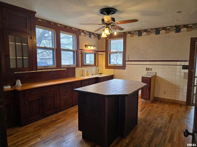 605 E CHESTNUT Street, Canton, IL 61520