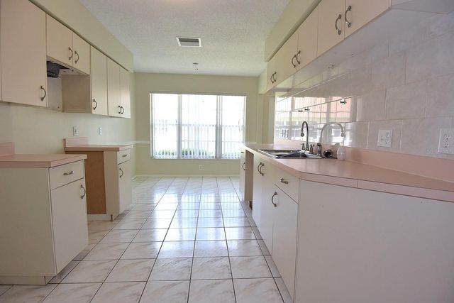 9027 WARWICK LANE, New Port Richey, FL 34655