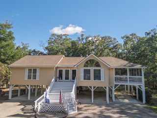 8838 Palmetto Road, Edisto Island, SC 29438