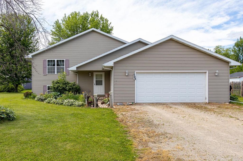 705 RIVERVIEW DRIVE, Fremont, WI 54940