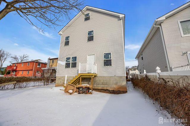 25 Fiat Avenue, Iselin, NJ 08830