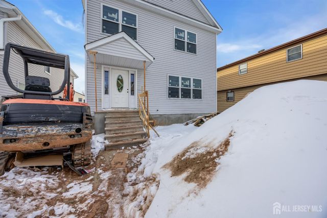 25 Fiat Avenue, Iselin, NJ 08830